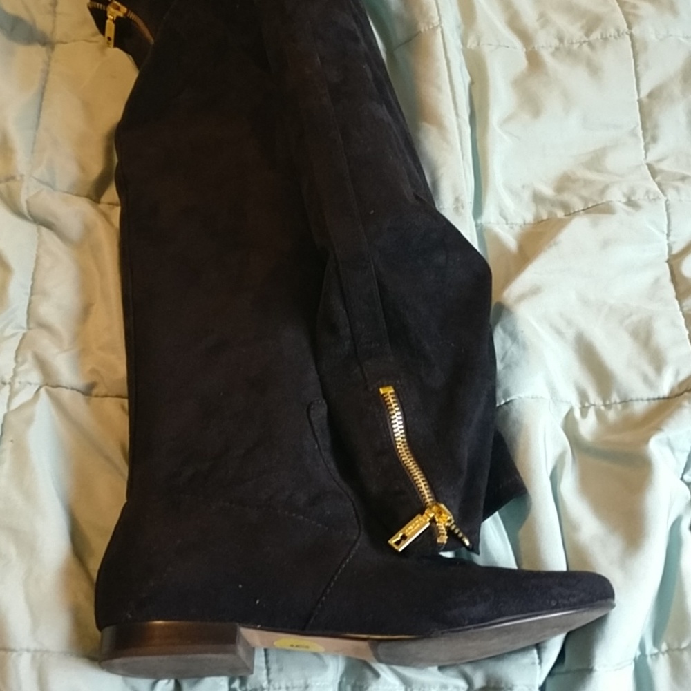 Adorable Ivanka Trump suede boots